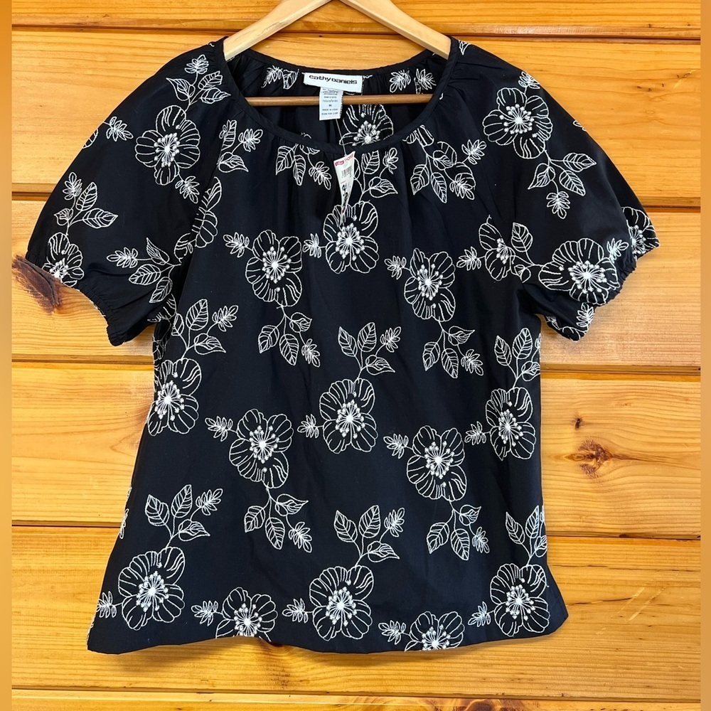 Cathy Daniels Embroidery Floral Scoop Neck Short Sleeve Casual Top Black Size M